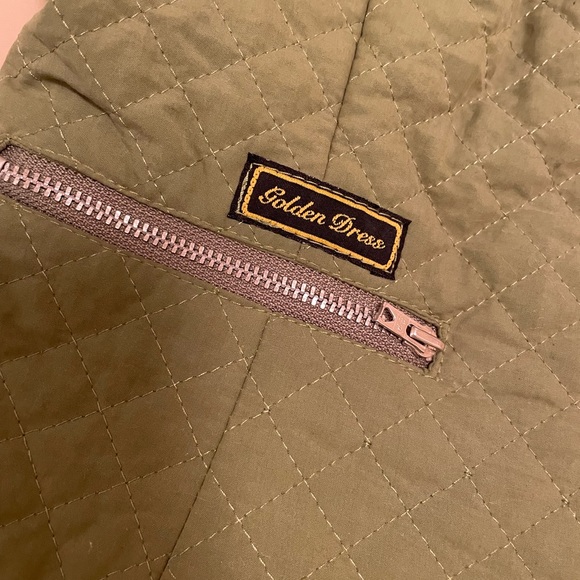 British Green Small quilted vest. Perfect for fall! - Picture 3 of 8